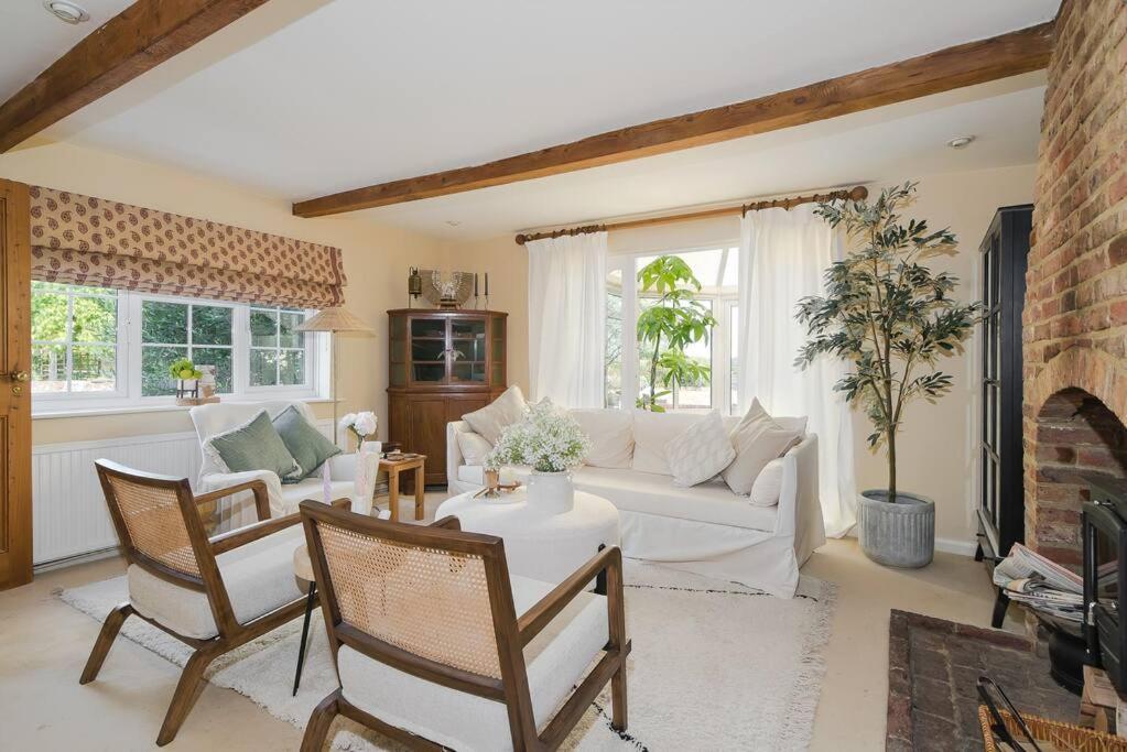 Adorable 2 Bedroom Guest House Hawkhurst Eksteriør billede